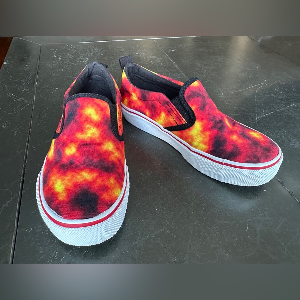 Skechers Street Flame Boys Size 1 - fire shoes
